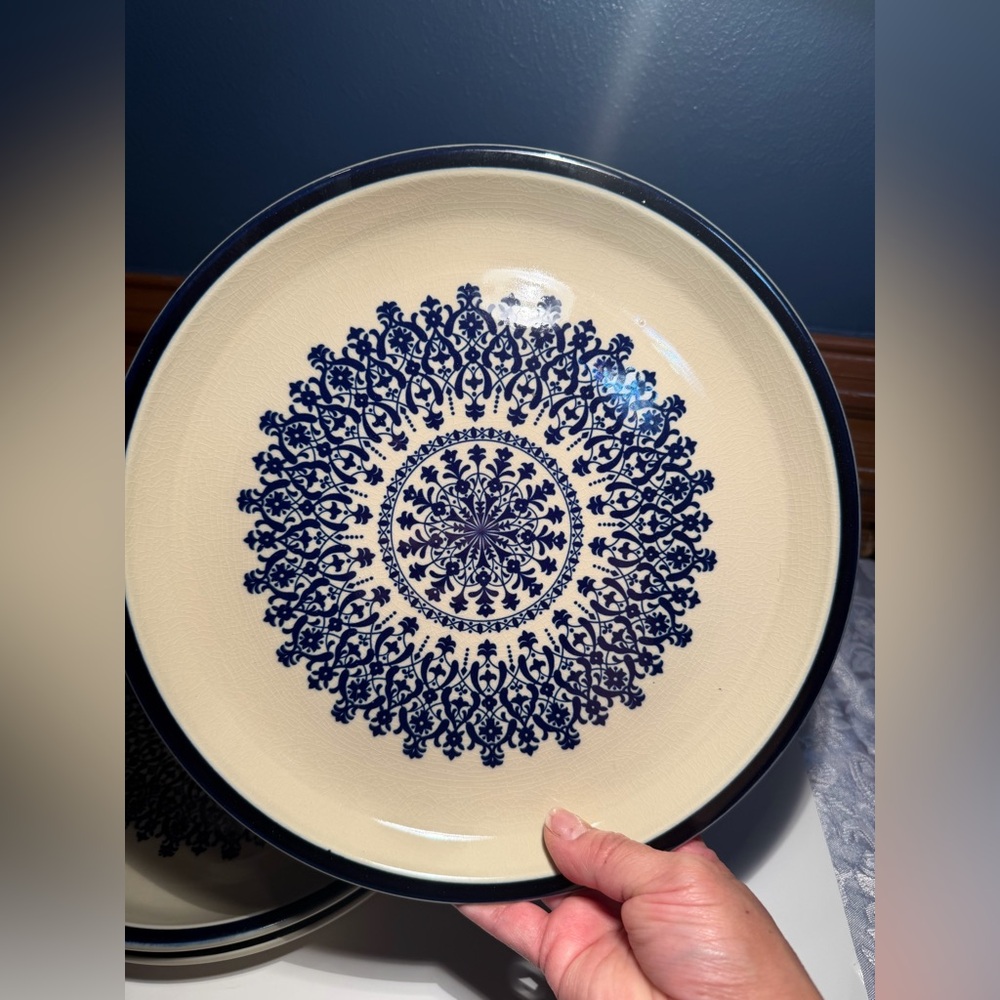 Celebrity Medallion round chop plates with a blue center medallion (4) ~Japan